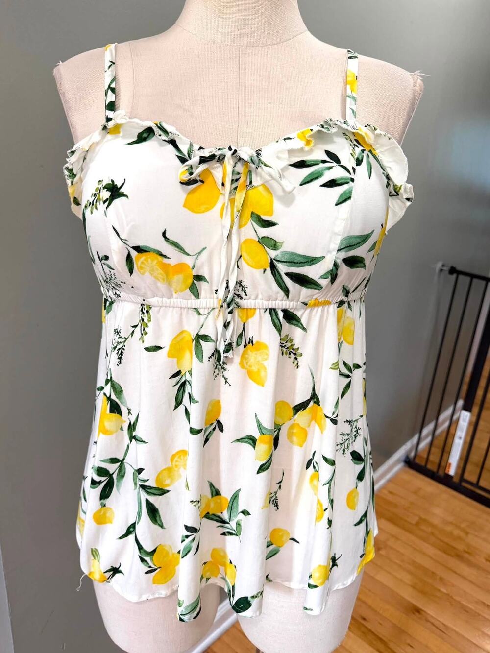 Torrid 00‎ (size 10) Lemon Print Babydoll Empire Waist Challis Ruffle Tank Top